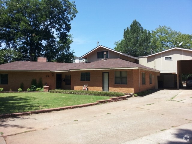 Building Photo - 33 Elmwood Cir Rental