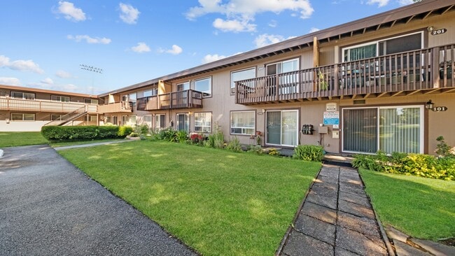 Leasing Office - Shorewood Terrace