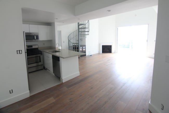 Photo - 884 Palm Ave Unidad 303