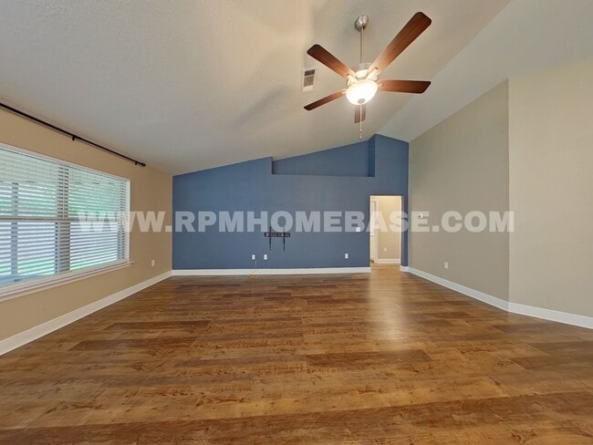 Photo - 4/2 in North Crestview: Screened Porch, Fenced Yard, Near Top Schools