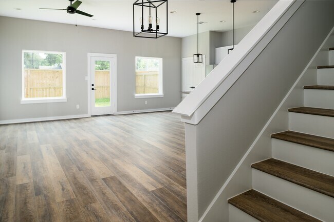 Photo - 417 Stonework Garden Ln