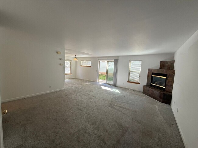 Photo - 2 Bed/2 Bath Apartment Located Near OSU/COCC Campus - Attached Garage Unit 2