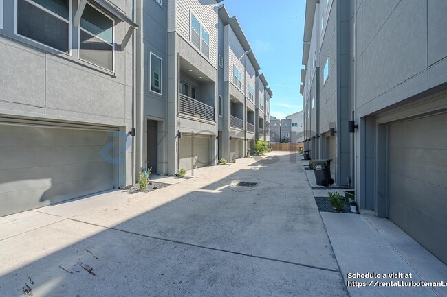 Photo - 2852 Cline St