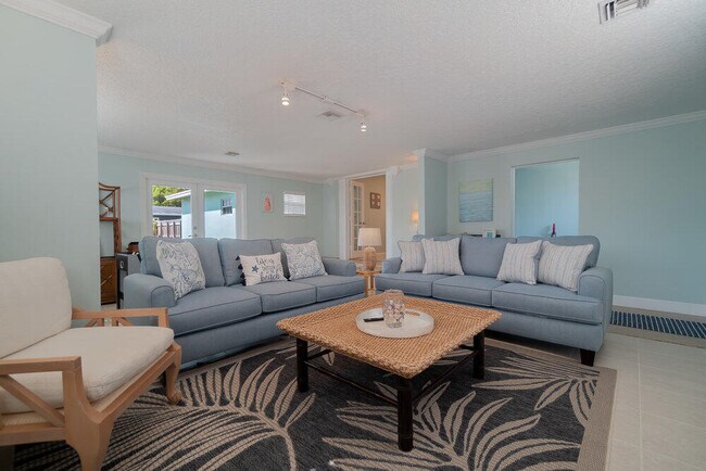 Photo - 1424 Willow Rd