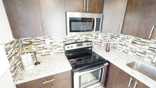 Building Photo - 9180 Fontainebleau Blvd Unit 103 Rental