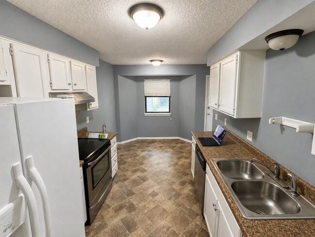 Photo - 539 S Deveron Dr
