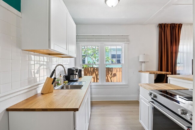Photo - 620 7th Ave N