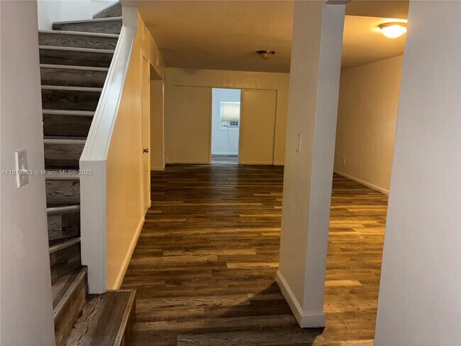 Building Photo - 1358 W 69th St Rental