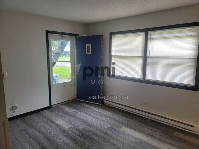 Building Photo - 1301 Mitchem Dr Unit 1