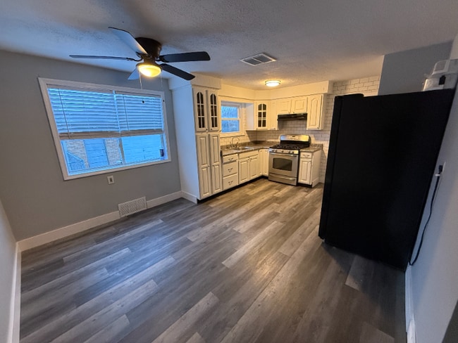 Photo - 6018 Devlin Ave