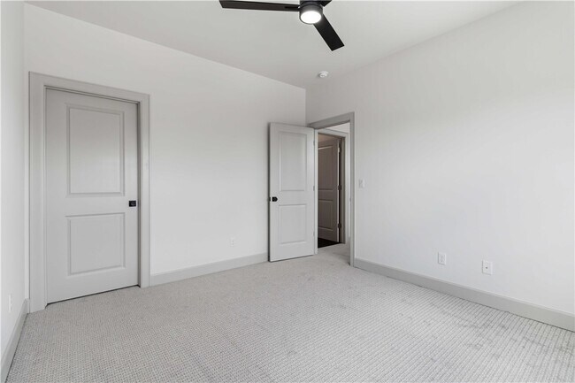 Photo - 1071 Whistler St
