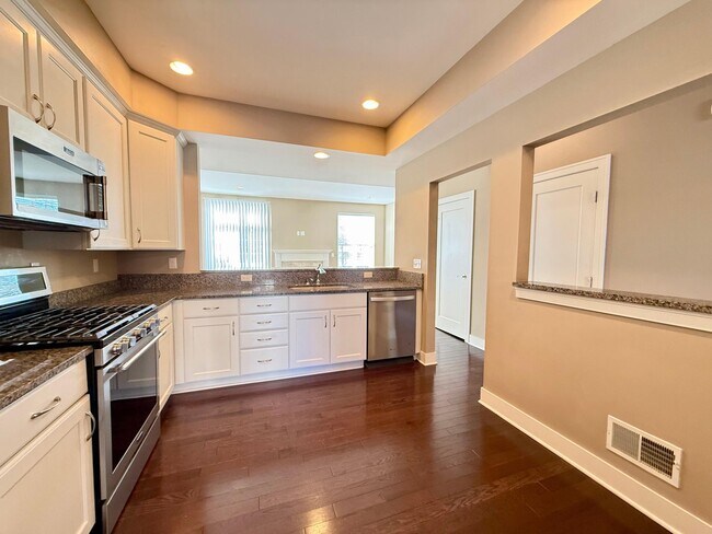 Photo - 2564 W Towne St