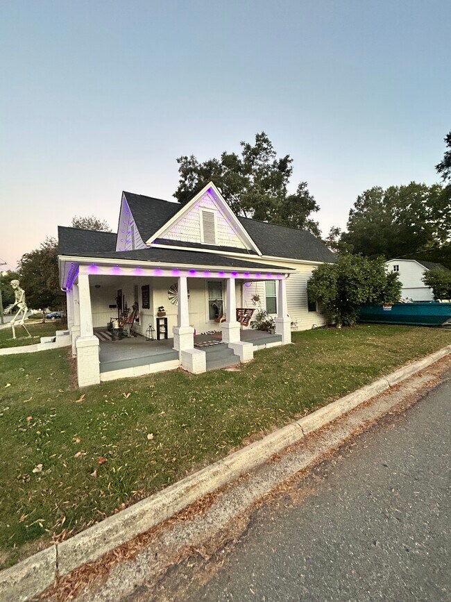 Photo - 600 W Mountain St