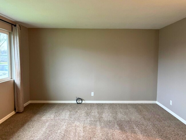 Photo - Springfield Duplex- 2 bedroom/1 bath updated unit ~No Application Fees~ Unit 488