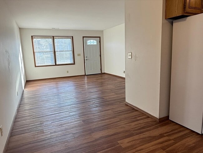 Photo - 910 N Meridian St Rd