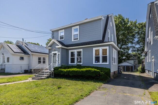 Photo - 430 Blohm St