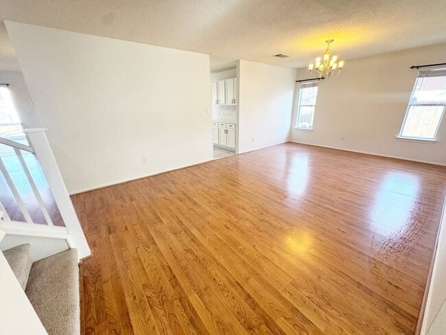 Photo - 2105 Zeppelin Dr