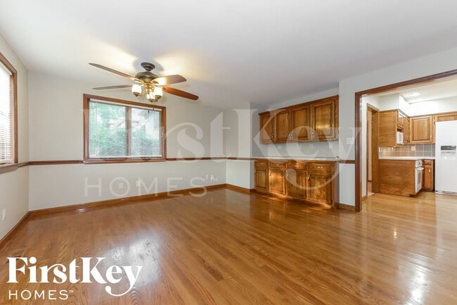 Photo - 5817 N Indiana Ave