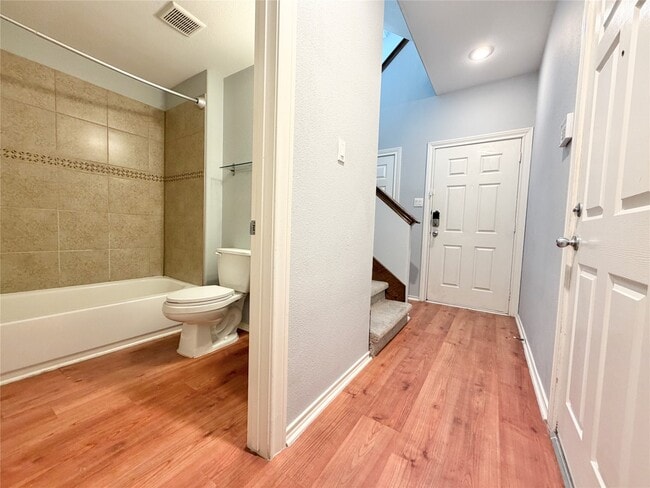 Photo - 1608 Holman St