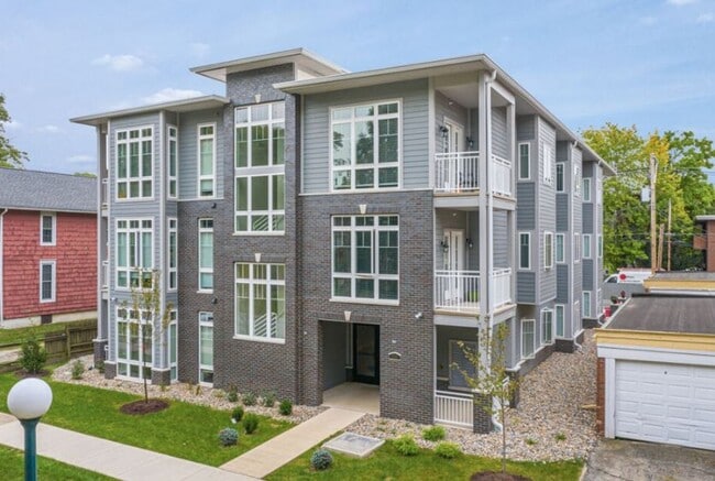 Photo - 309 W Washington St