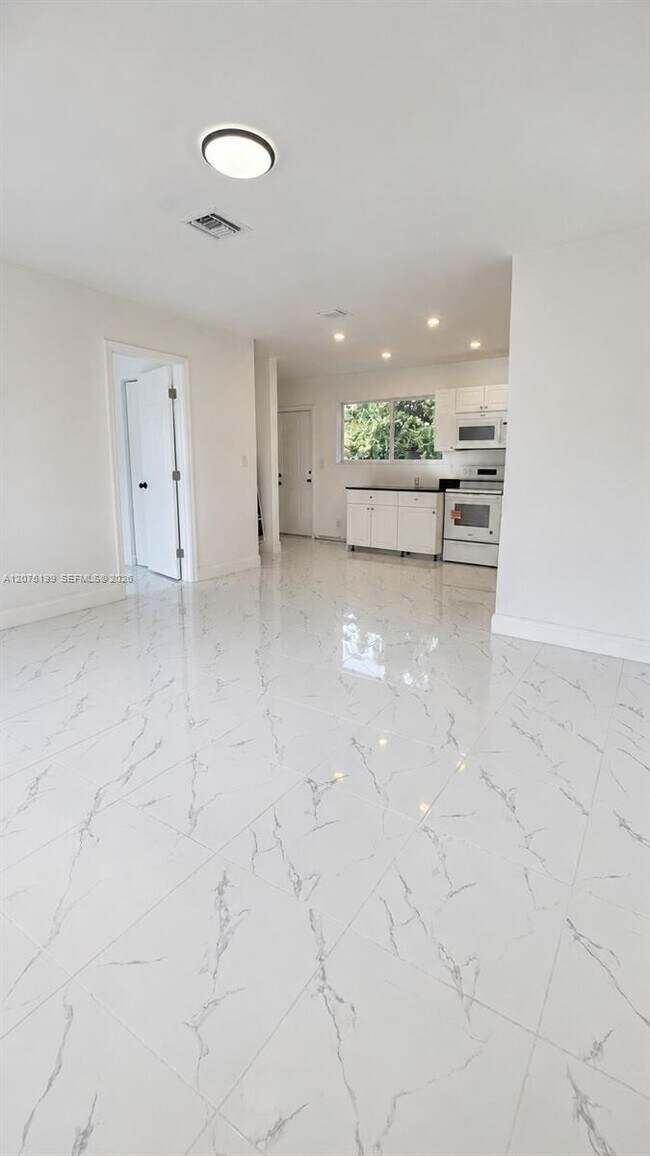 Photo - 901 NW 116th St