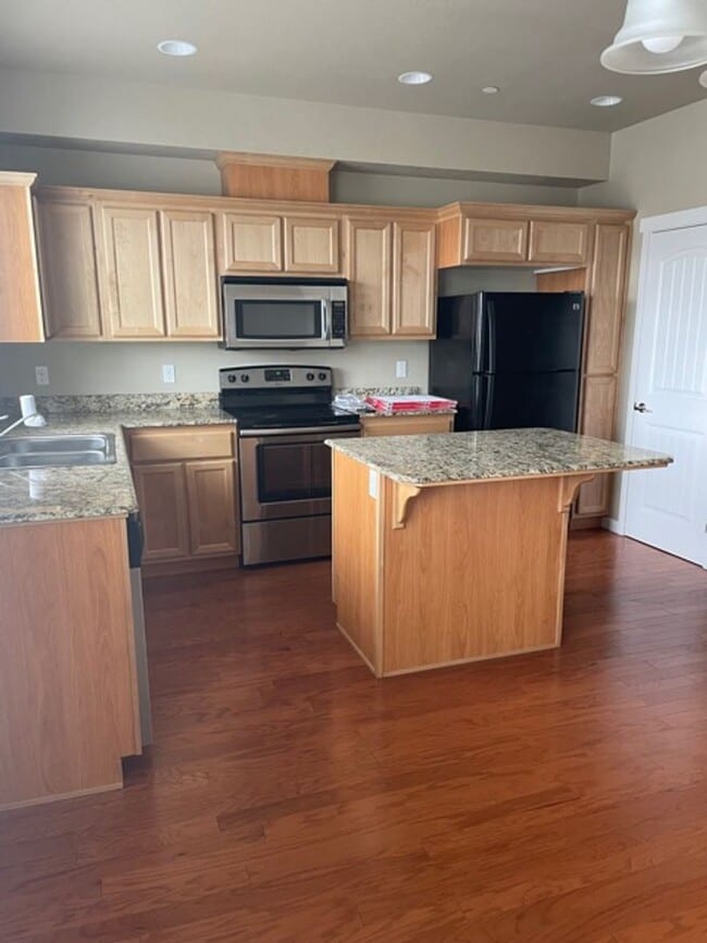 Photo - **SPECIAL** FIRST MONTH FREE W/ ONE YEAR LEASE/ 3 LEVEL CONDO W/ UPGRADES, GARAGE/ FENCED YARD