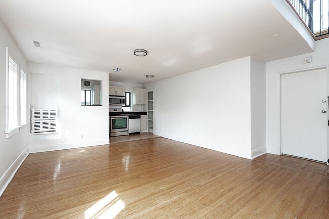 Photo - 28 Balmoral Ave. Unit 301