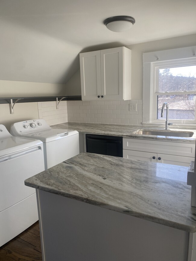 Photo - 5 Snell St Apartments