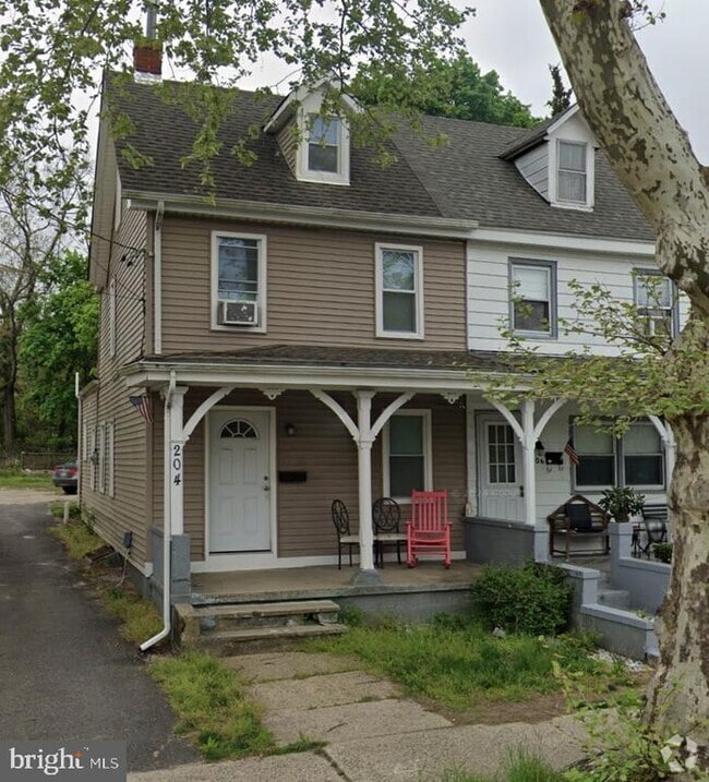 Building Photo - 204 Washington St Rental