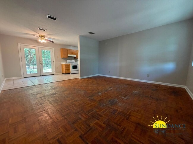 Photo - 210 Buck Dr NE