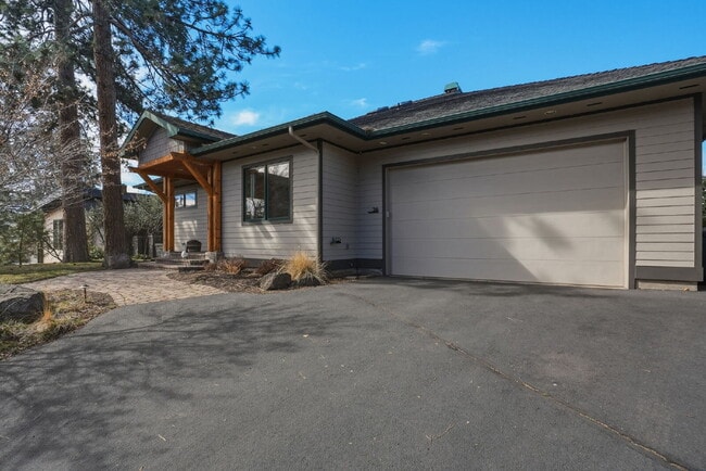 Photo - Beautiful 3-Bedroom Home Above Miller’s Landing with River and Mountain Vistas