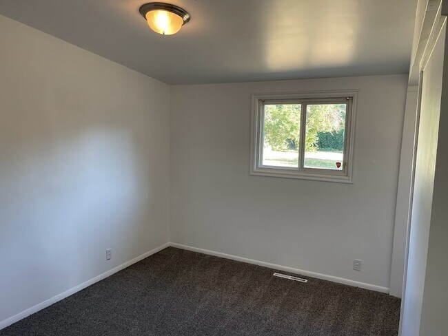 Photo - 744 E 8425 S