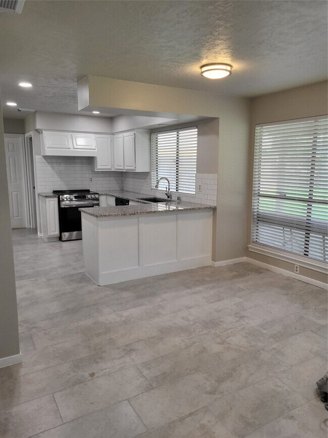 Photo - 8110 Green Devon Dr