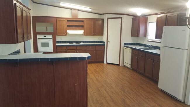 Photo - Large Mobile Home in Lowndes County