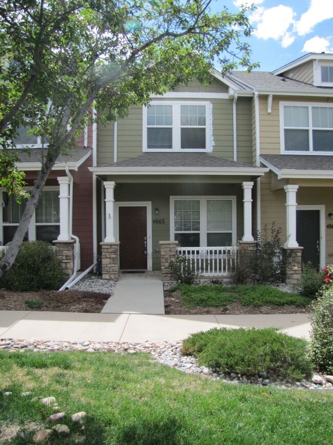 Building Photo - Beautiful 2 Bedroom Townhouse Near The Air...