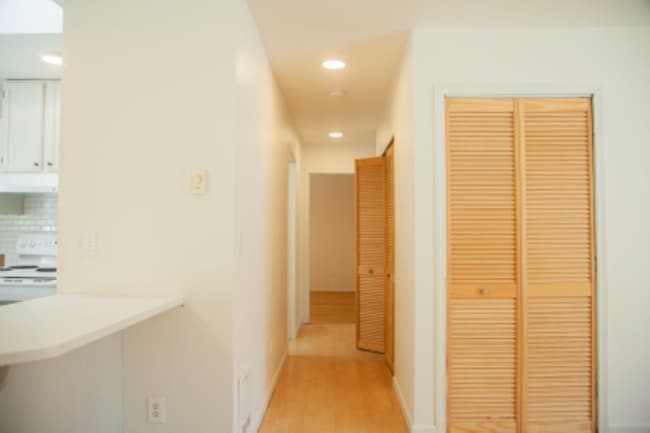 Photo - 6530 NE Center St