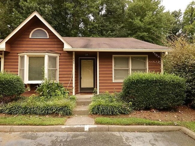 Building Photo - 3 bedrooms, 2 bath one level town-home wit...