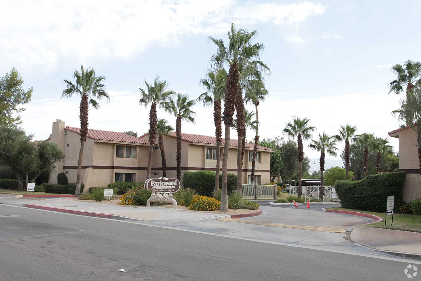 Parkwood Apartments - Parkwood Apartments