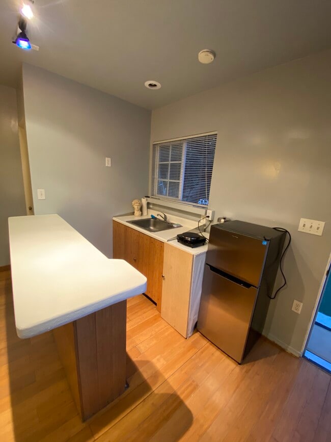 Photo - 1912 Stoner Ave Unidad studio guest house #1