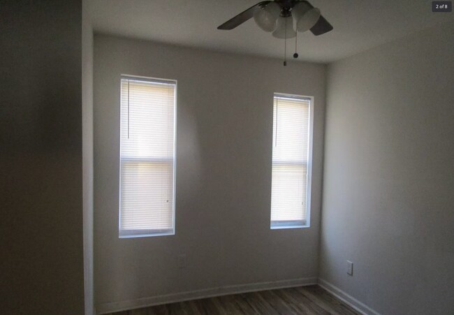 Photo - 827 E Madison St