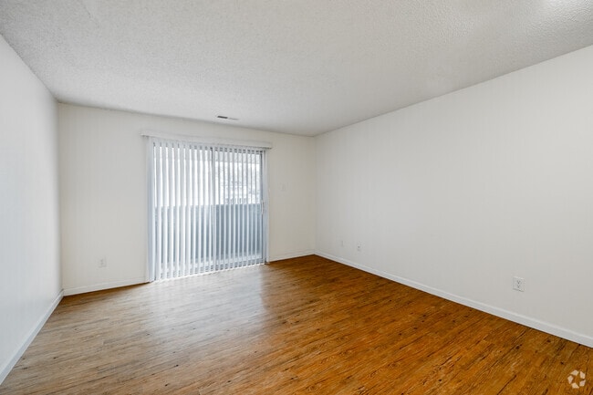 1BR, 1BA - 505SF - Dining Room