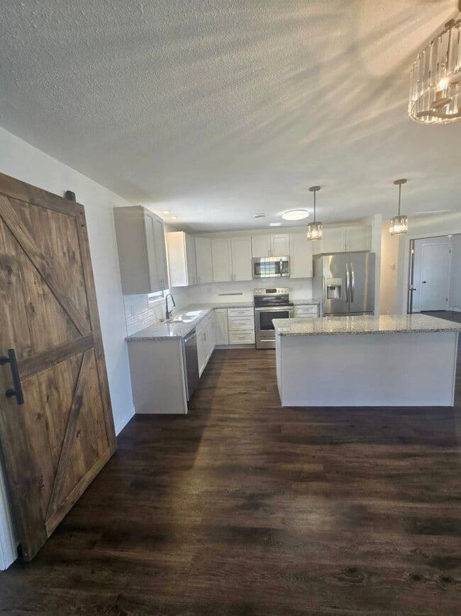 Photo - Location Friendly!!