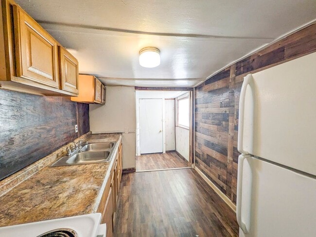 Photo - 1130 Elgie St