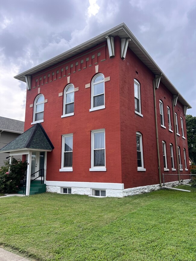 Building Photo - 2129 Delmar Ave Unit B