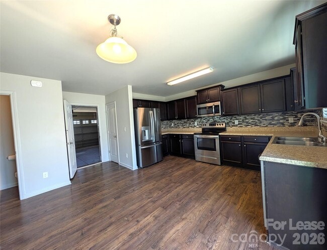 Photo - 2525 Mcintosh St