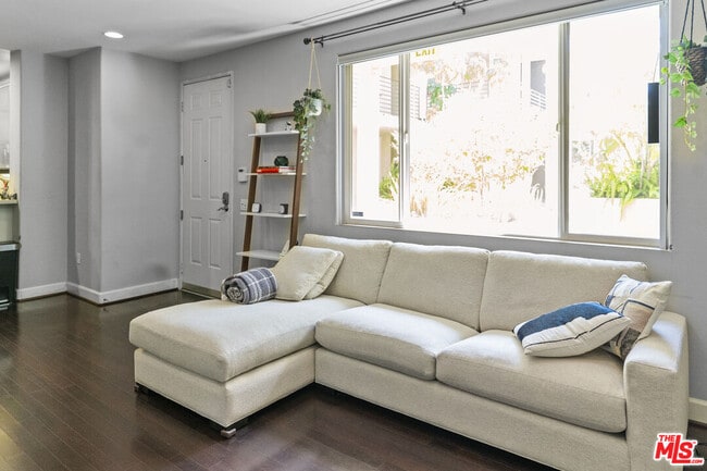 Photo - 10609 Bloomfield St Unit 103