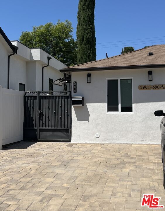 Photo - 5901 1/2 Encino Ave