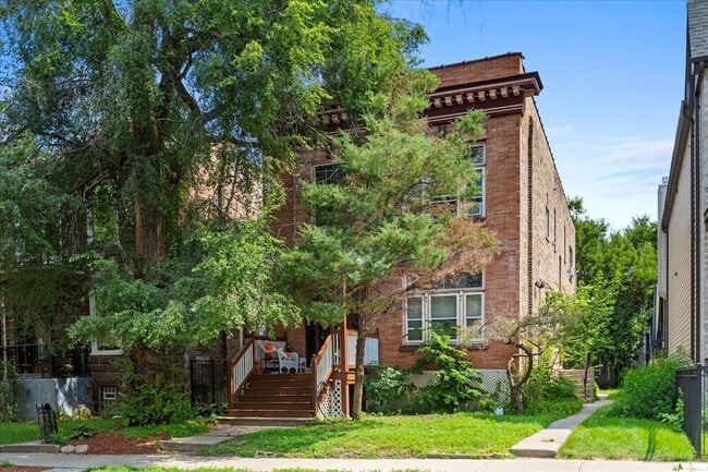 Building Photo - 2507 N Sawyer Ave Rental
