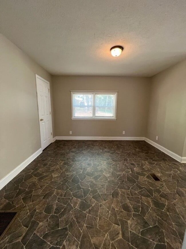 Photo - 3 Bedroom 2 Bath Home on 2 Acres