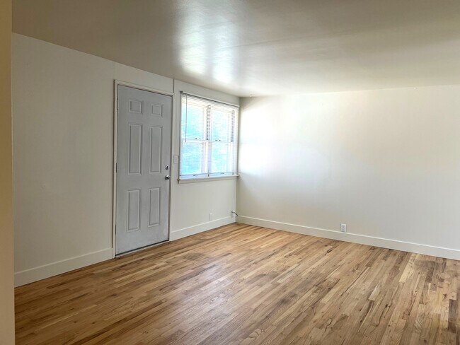 Photo - 764 S Wolff St